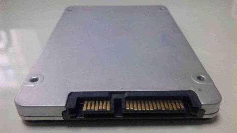 「Intel SSD 320」600GB外見5