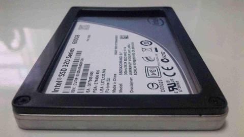 「Intel SSD 320」600GB外見6