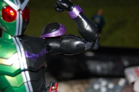 サイクロンジョーカー 上腕