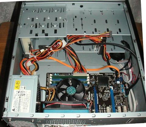 中身も配線もすっきり