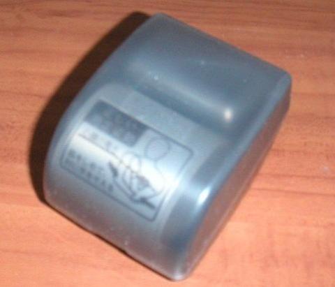 ややピンボケですが、半透明のケース入りです