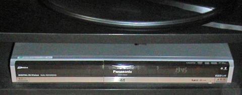 TV台の中に鎮座