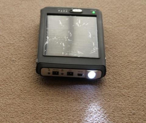 重たい懐中電灯