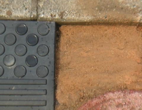 乾いても固まったまま