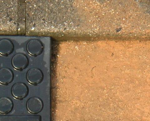 ベージュの色は目立ちすぎ