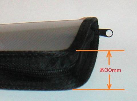 コンパクトで軽いケース