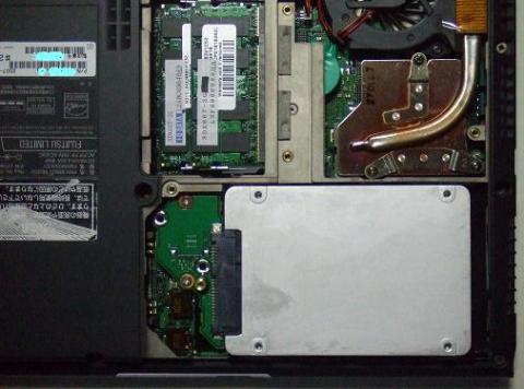 SATAインターフェースにはまる