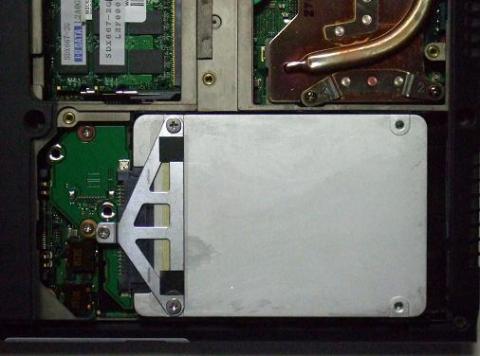 ねじを止める。(力入れすぎ注意)