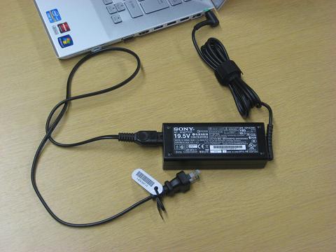 ACアダプタはまだ大きいな