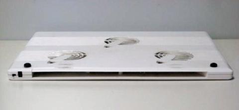 背面にある排気口