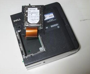 2.5インチHDD内蔵で小型化