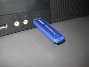 スリムなボディがUSBポートよりわずかに大きい