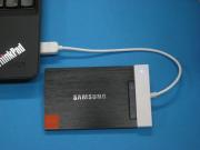 パソコンにUSB接続したSSD