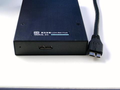 本体のUSBポートの形状