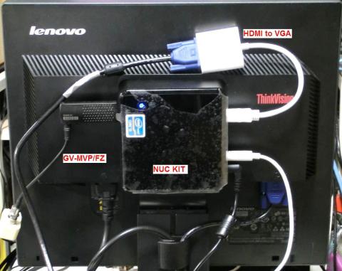 NUCを取り付けた状態