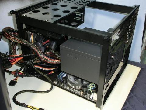 電源ユニットを取り付けた