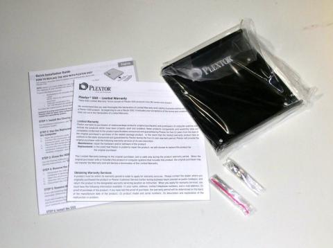 3.5インチ用アダプタとねじセット、簡易取り説が付属