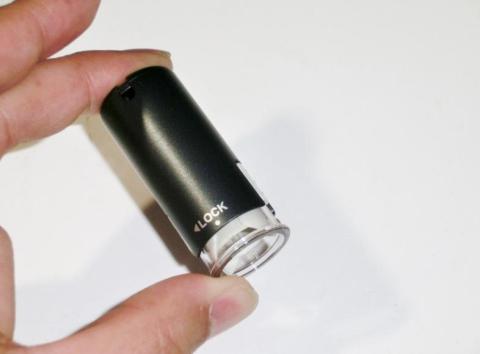 シャッターが押し込まれて開いた状態