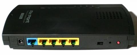 背面(LANポート、電源、モードスイッチなど)