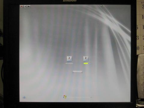 Ctrl+Alt+Delを推したところ、ログイン画面が出た!