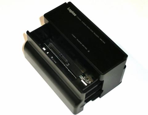 背面(ドライブスライドスロット開状態)