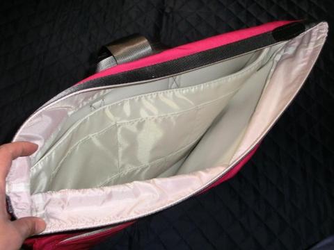 小物用仕切りポケット多数