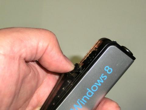 こうやって開けるのだ(付属の説明図ではわからない)