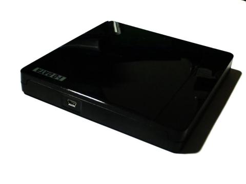 背面にMini USBポートのみ