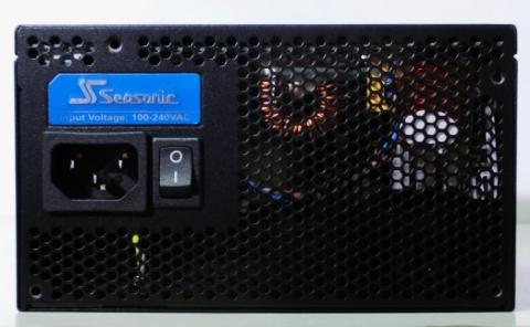 電源本体(AC入力、スイッチ面)