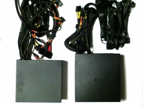 換装前の電源EA-550との比較(幅と奥行き)