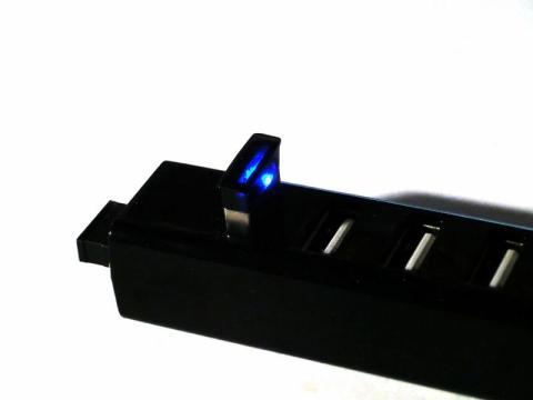 USBハブに接続して稼働中の様子