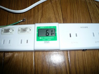 衝撃的なことがわかりました。グラフィックボードを搭載しているのに、AMD PhenomII X2 555BEのときより消費電力が7Wほど低いです。