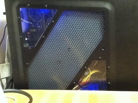 半透明カバーで光を拡散させています