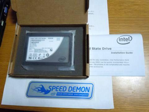 パッケージの中身は至ってシンプル