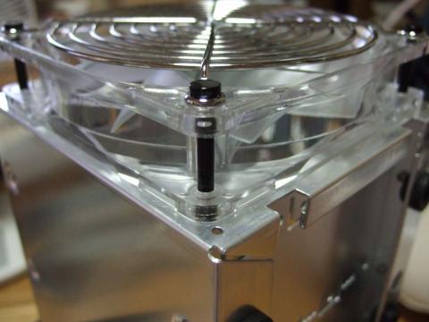 ファン固定部分