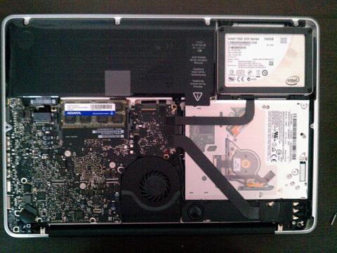 右上に見えるのがSSD