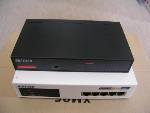 先代の5Portと大きさ比較。ポート数多いのに小さい。