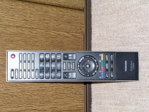 よく纏まったリモコン。使い勝手は良好。