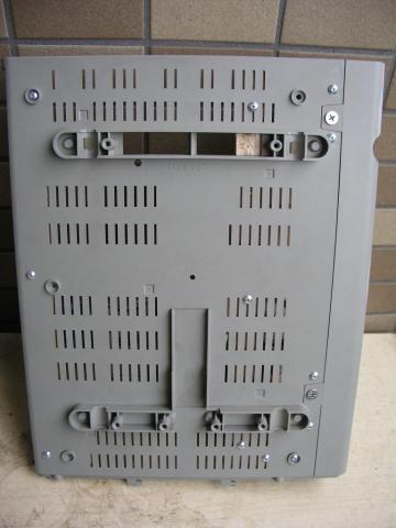 裏からネジ打って固定