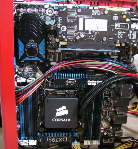 ひっくり返ってますが、右タワーはこれで正解。左は正位置です。