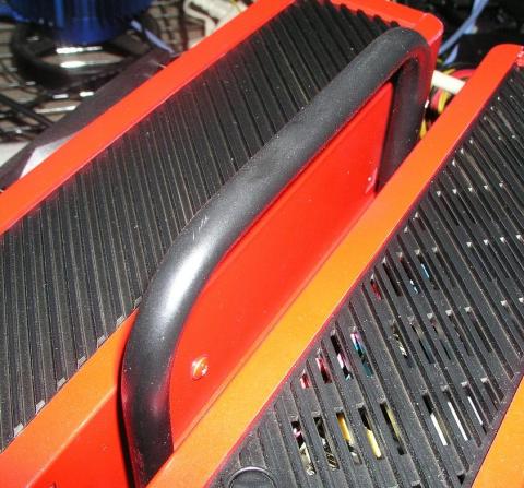 最大の萌えポインツであるポップアップハンドルだけは健在だ!