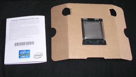 中身。CPUだけのシンプル構成。