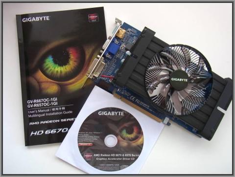 下(ドライバーCD) 左(マニュアル) 右(GPU本体)