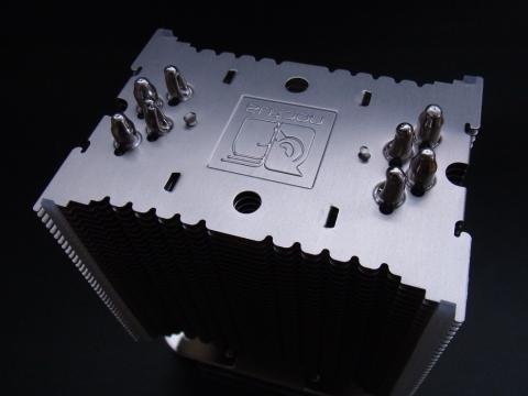 上 4本のヒートパイプは銅製