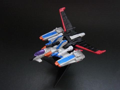 前の白い部分が「スカイグラスパー」後ろの黒い部分が「エールストライカー」