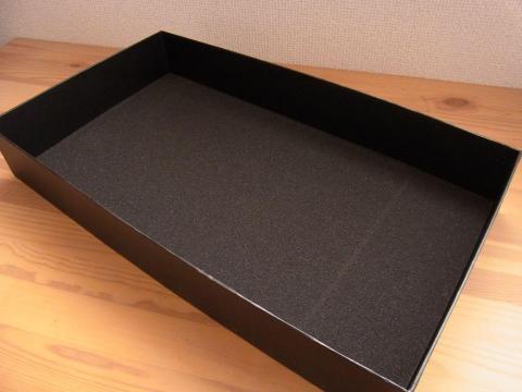 内箱の内側にもスポンジが貼ってあり本体保護がされていました。