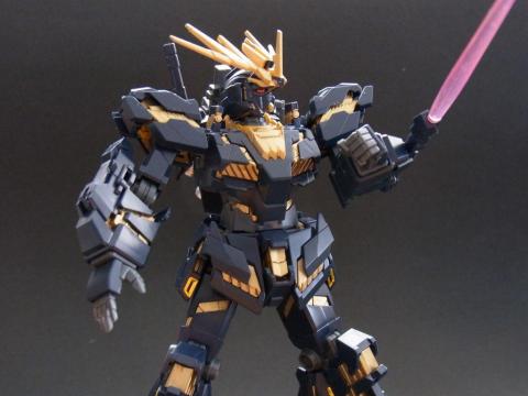 アームド・アーマーは取り外し可能。小説版はこんな感じ