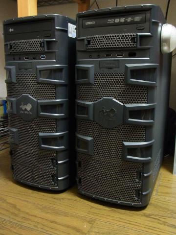 黒い筐体が2機。。。