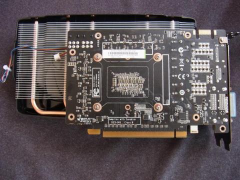 裏 ショート基盤なのでクーラーがはみ出ます