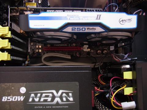 装着 3スロット分のスペースが必要